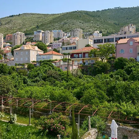 Boutique Garden بيت ضيافة دوبروفينك